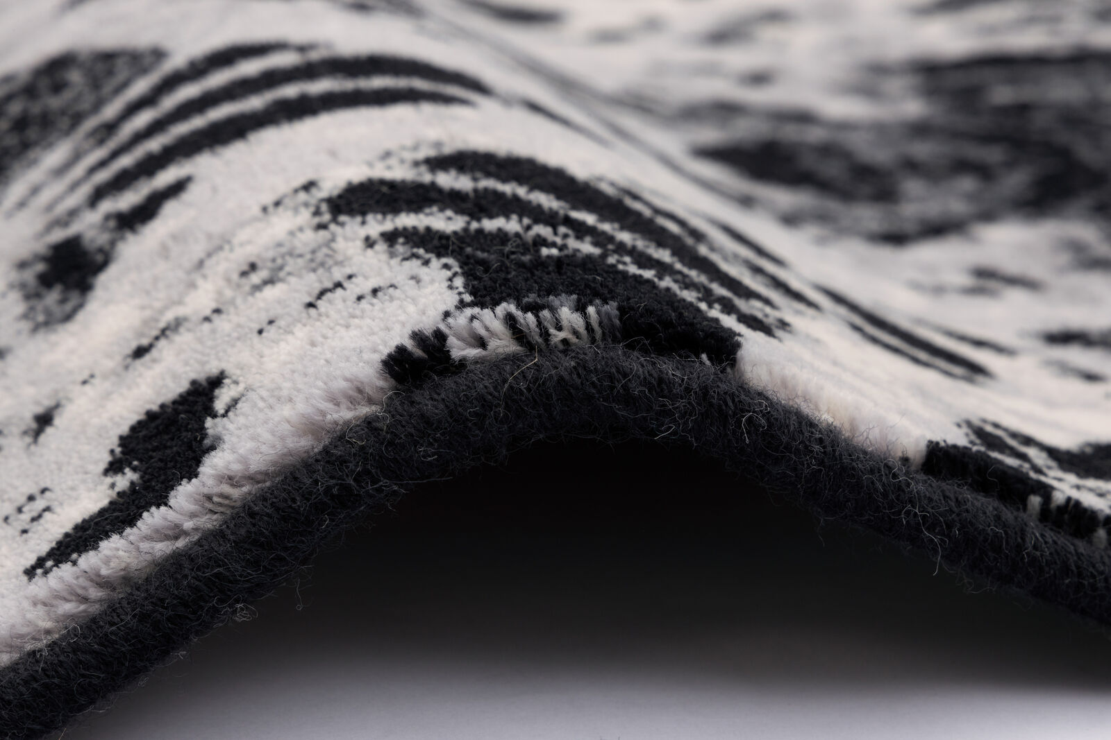 Dywan Agnella Isfahan Siren Czarny