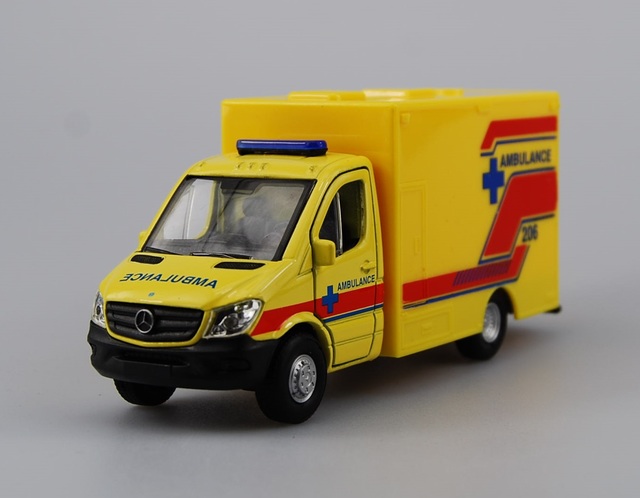 WELLY MERCEDES-BENZ SPRINTER AMBULANCE 1:34 DIE CAST METAL MODEL NEW IN ...