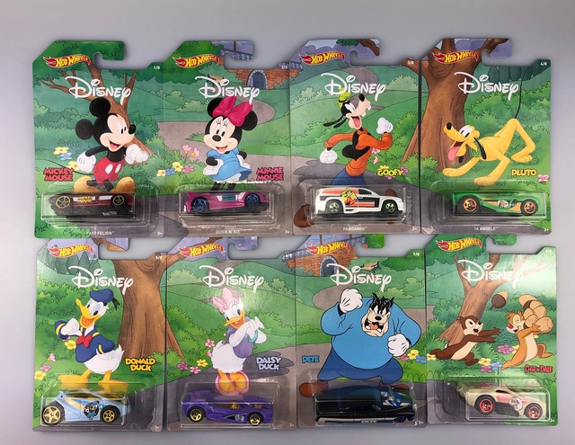 2019 Mickey Mouse Hot Wheels GBB43 Disney Mickey & Friends Series