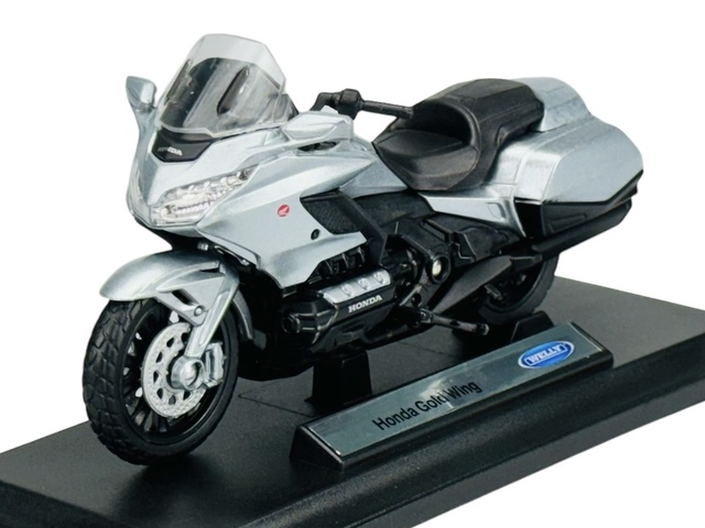 WELLY HONDA GOLD WING SILVER 1:18 MOTORCYCLE DIE CAST MODEL NEW IN