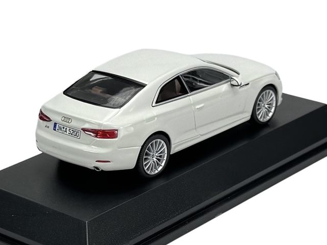 DEALER MODEL AUDI A5 COUPE GLACIER WHITE 1:43 DIE CAST METAL MODEL