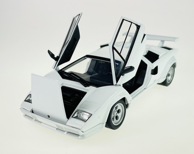 Lamborghini Countach LP500S (1/24) (fs)