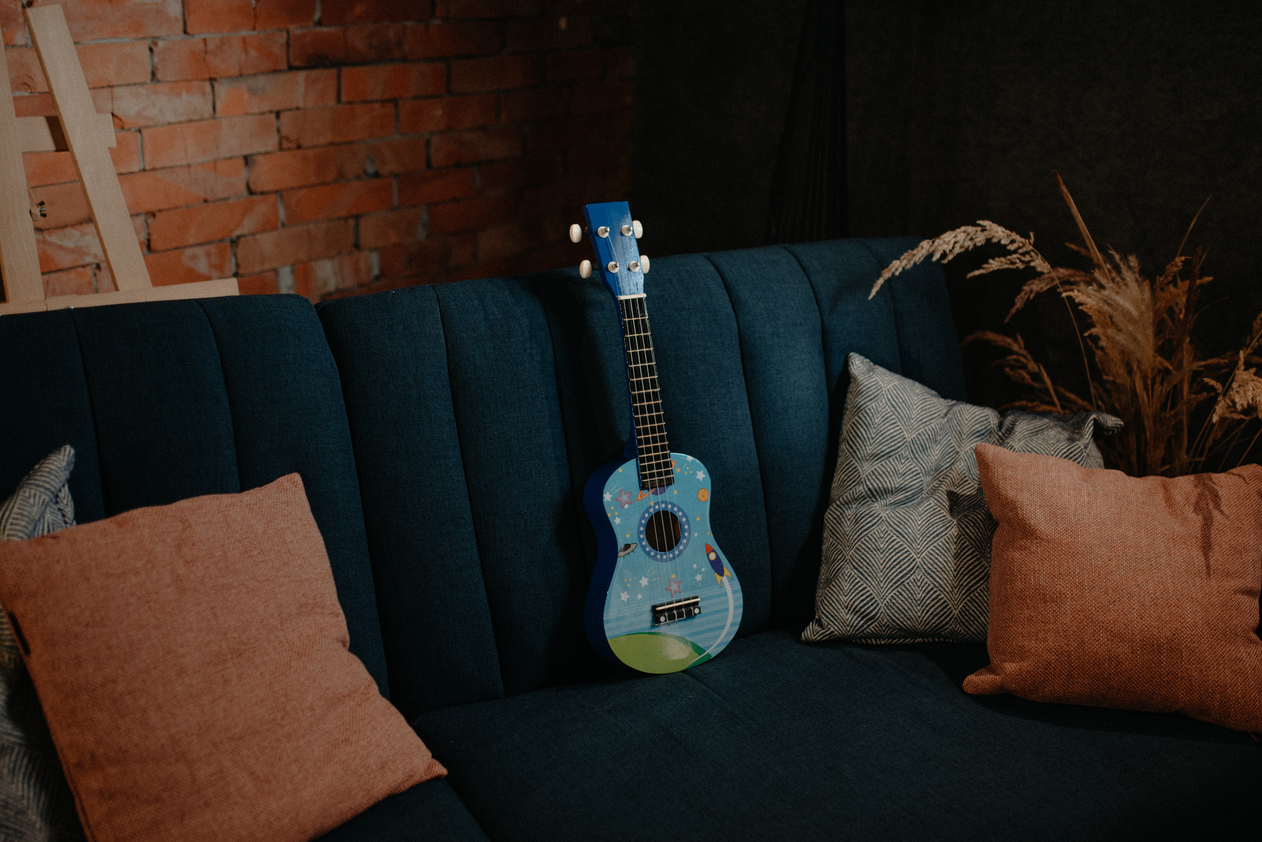 Ukulele sopranowe Rakiety Pokrowiec Struny Kostki Stroik Akordy ZESTAW