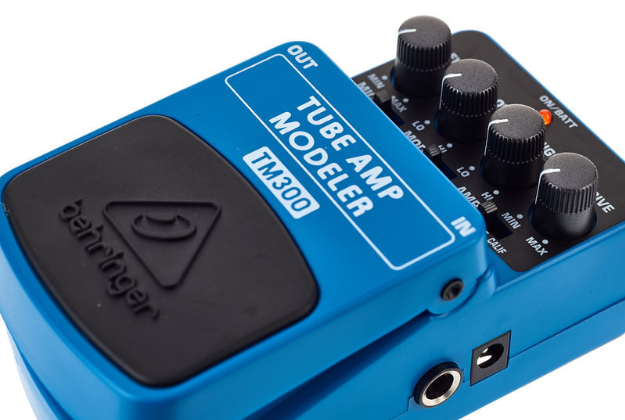 Efekt gitarowy Behringer TM300 Tube Amp Modeler