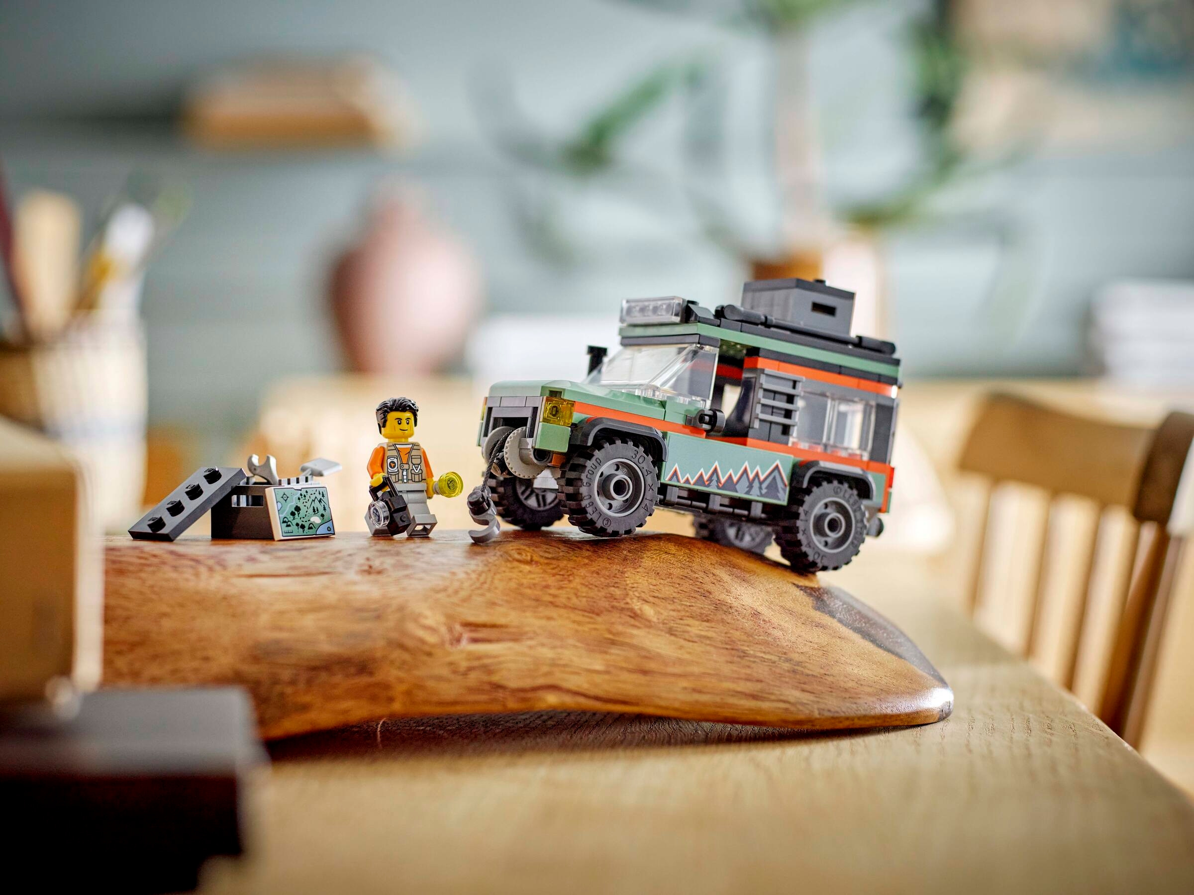 LEGO City Górska terenówka 4x4 SUV z wyciągarką 60447