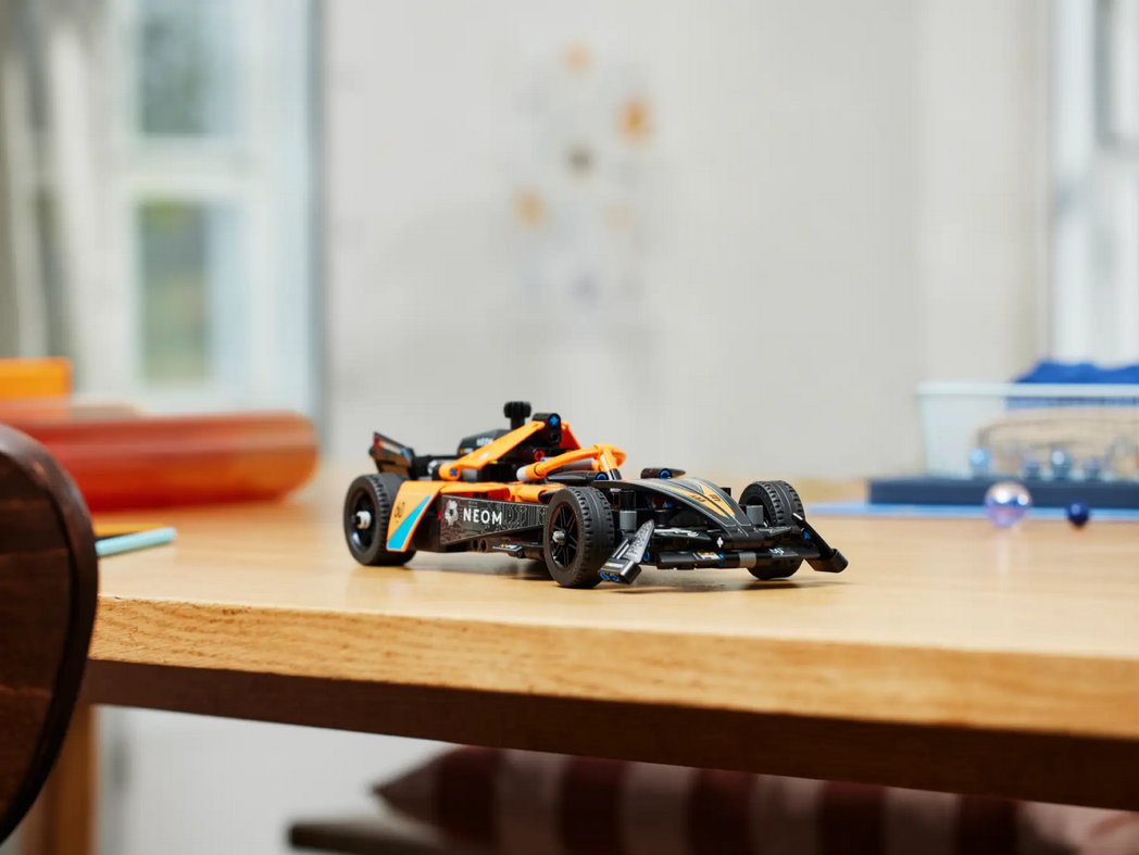 LEGO Technic NEOM McLaren Formula E Race Car 42169 | Bolid wyścigowy 9+