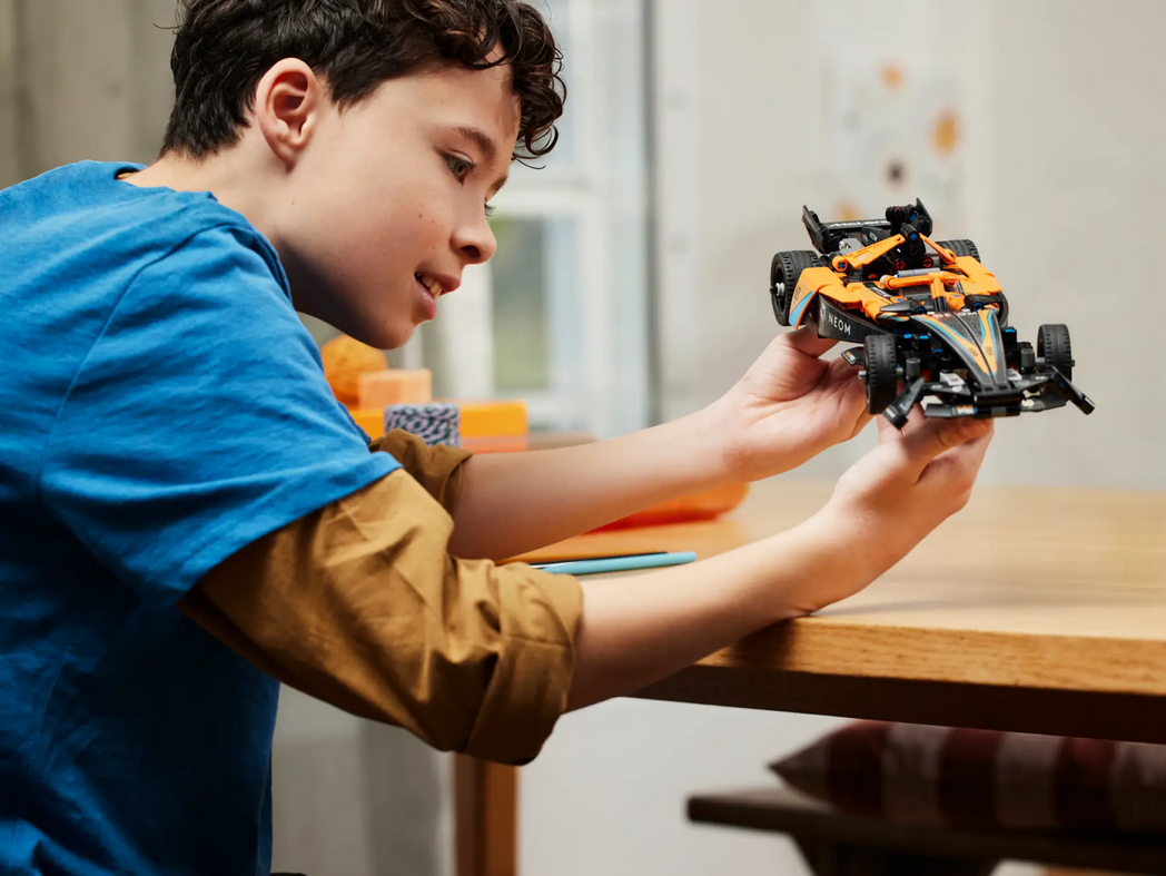 LEGO Technic NEOM McLaren Formula E Race Car 42169 | Bolid wyścigowy 9+