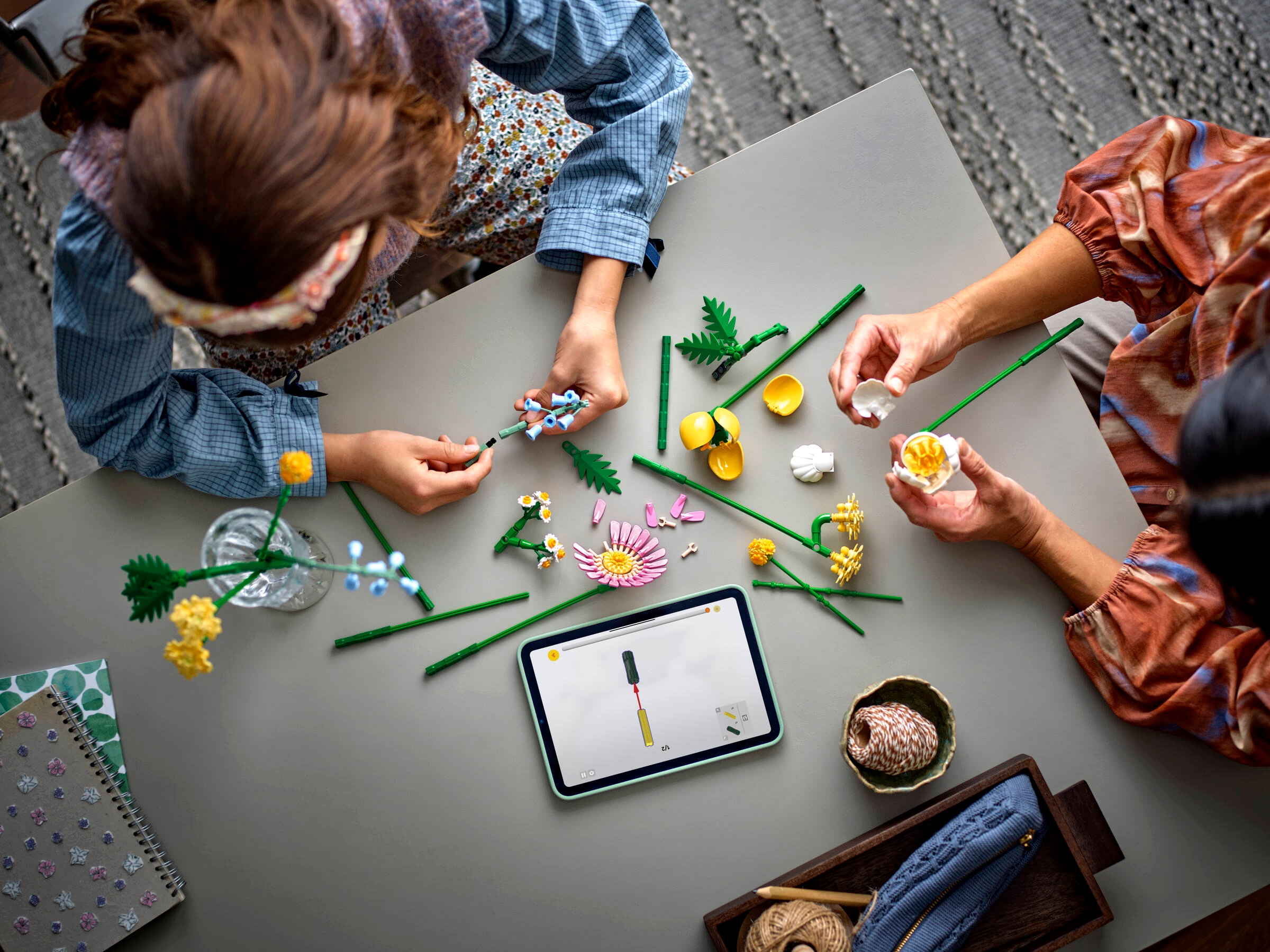 LEGO Botanicals Mały słoneczny bukiet 10347 373 elementy