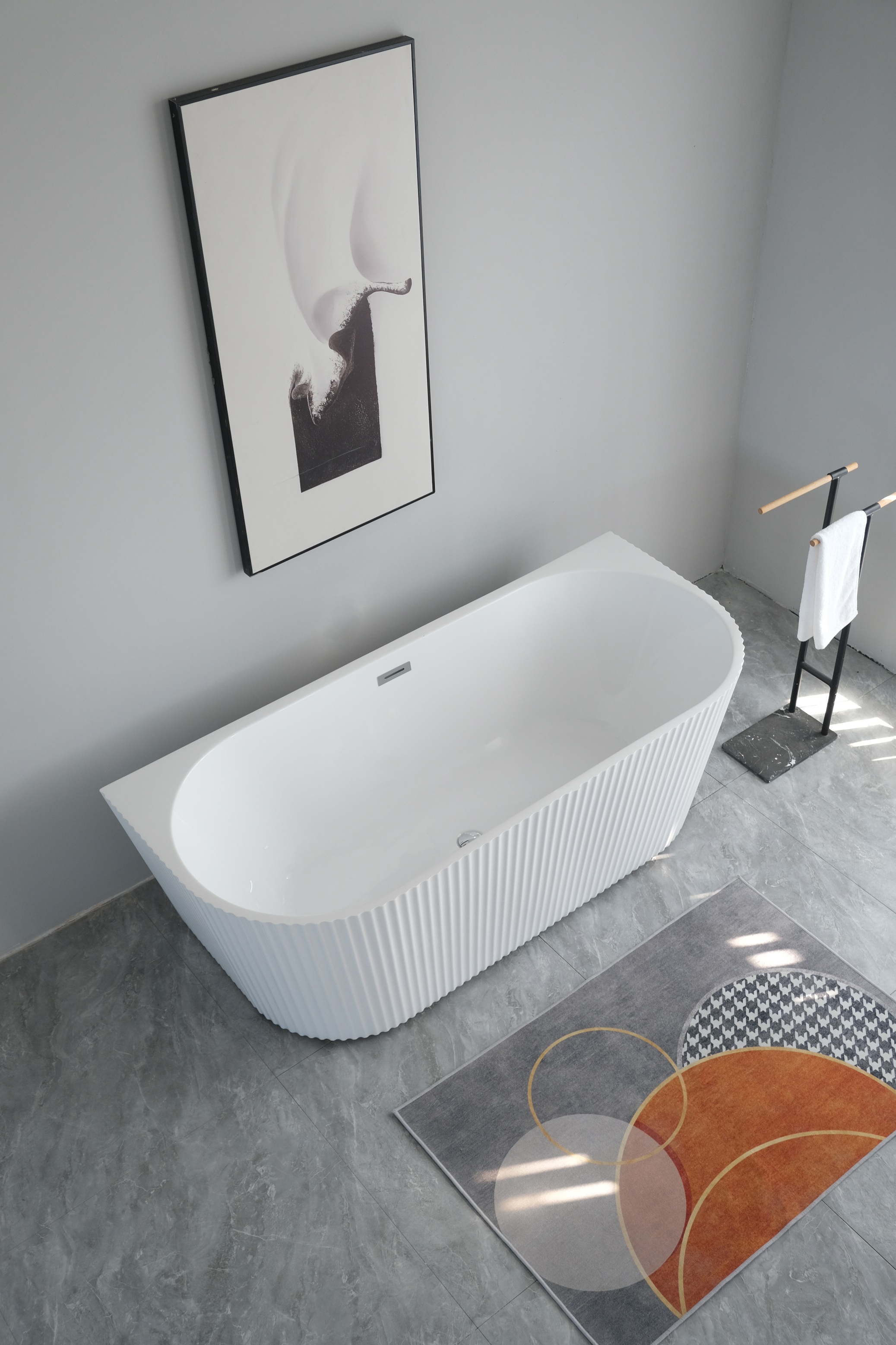 Wanna Pari 170 x 75 x 58 cm wolnostojąca przyścienna w prążki biała z przelewem