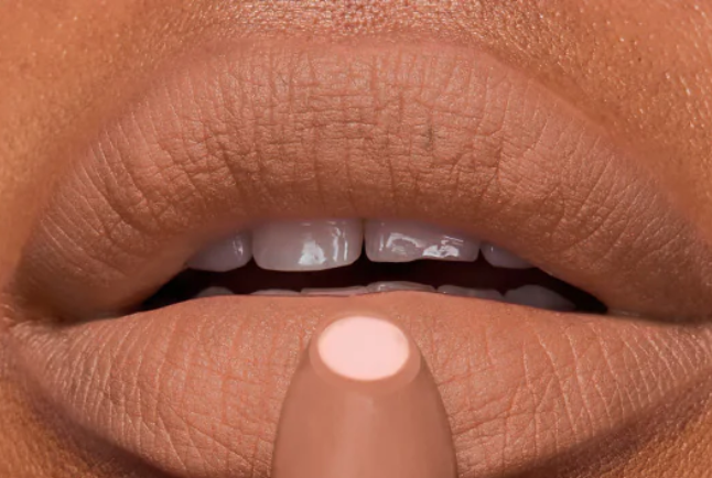 Avon Hydramatic Matowa szminka z kwas Hydra Honey