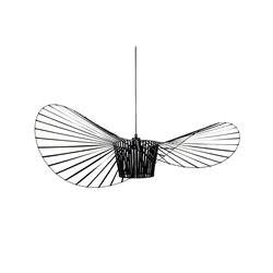 Lampa wisząca Capello Fi 80 w kolorze czarnym, wykonana została z obręczy z tworzywa. Obręcz za pomocą tasiemek połączona jest z wewnętrznym kloszem, skrywającym żarówkę. Tworząc lekką konstrukcję, przypominającą kształtem elegancki damski kapelusz. Dzięk