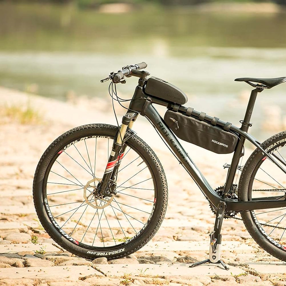 Twarda wodoodporna torba rowerowa na ramę poj. 1.6L czarna (5)
