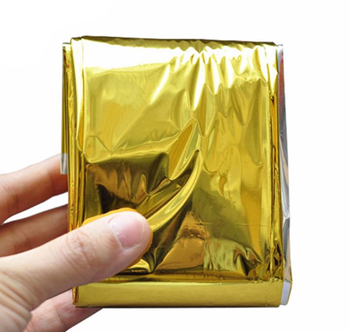 GAŚNICA 1KG APTECZKA LATARKA ZBIJAK DO SZYB NÓŻ DO PASÓW TRÓJKĄT KOC TORBA