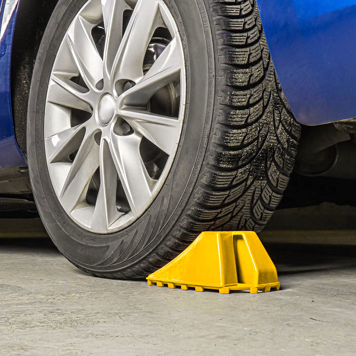 KLIN POD KOŁO KOŁA SAMOCHODOWE Z HAMULCEM BLOKADA AUTA ZABEZPIECZAJĄCY