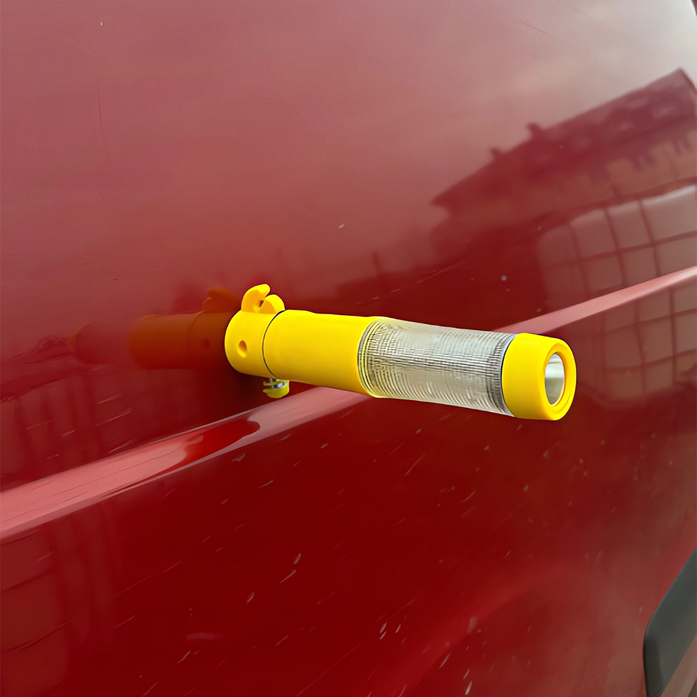 LATARKA ŻYCIA MŁOTEK BEZPIECZEŃSTWA 4W1 LED MAGNES NOŻYK DO PASÓW SURVIWAL