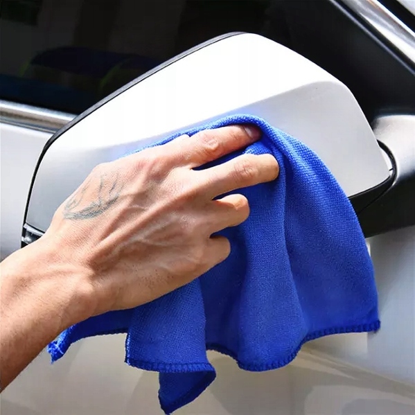 SCIERKA Z MIKROFIBRY 30X30 CM MIĘKKA I DELIKATNA MIKROFIBRA DO KOKPITU AUTA
