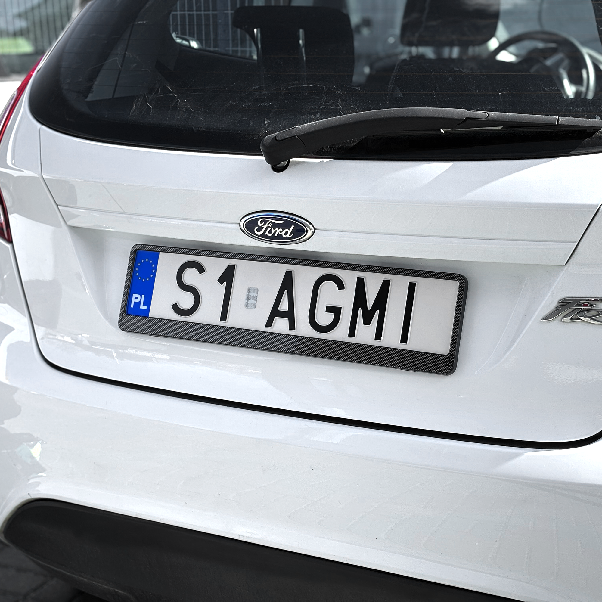 RAMKA RAMKI POD TABLICE REJESTRACYJNE CARBON DO TABLICY REJESTRACYJNEJ FOLIOWANA