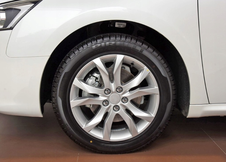 NAKŁADKI NA ŚRUBY CHROM FI 17MM