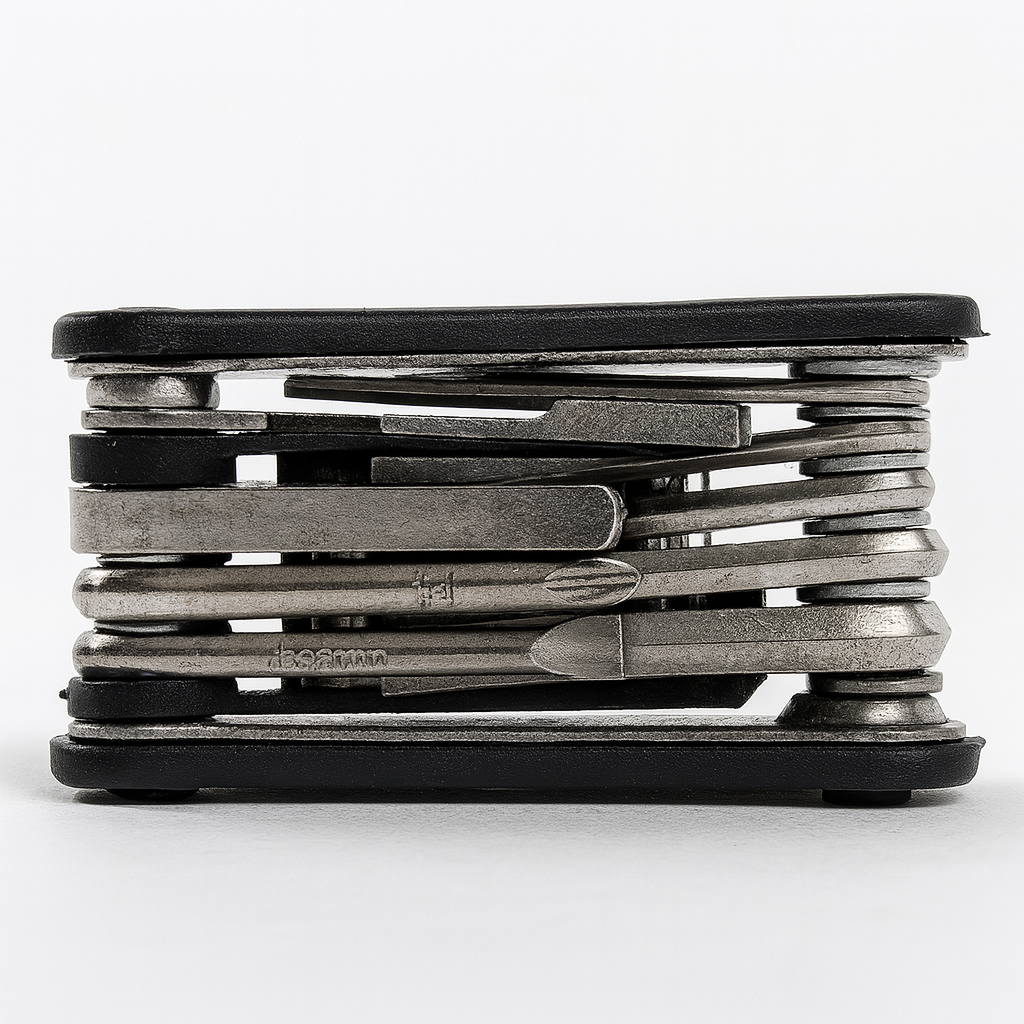 ZESTAW NAPRAWCZY DO ROWERU PODSTAWOWE NARZĘDZIA POMPKA ŁATKI KLUCZE 21w1