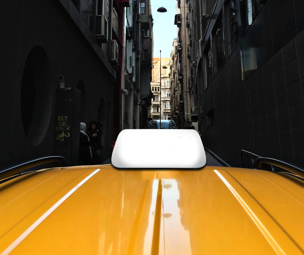 LAMPA TAXI LED BIAŁA KOGUT SYGNALIZATOR GAPA NA MAGNES Z WTYCZKĄ