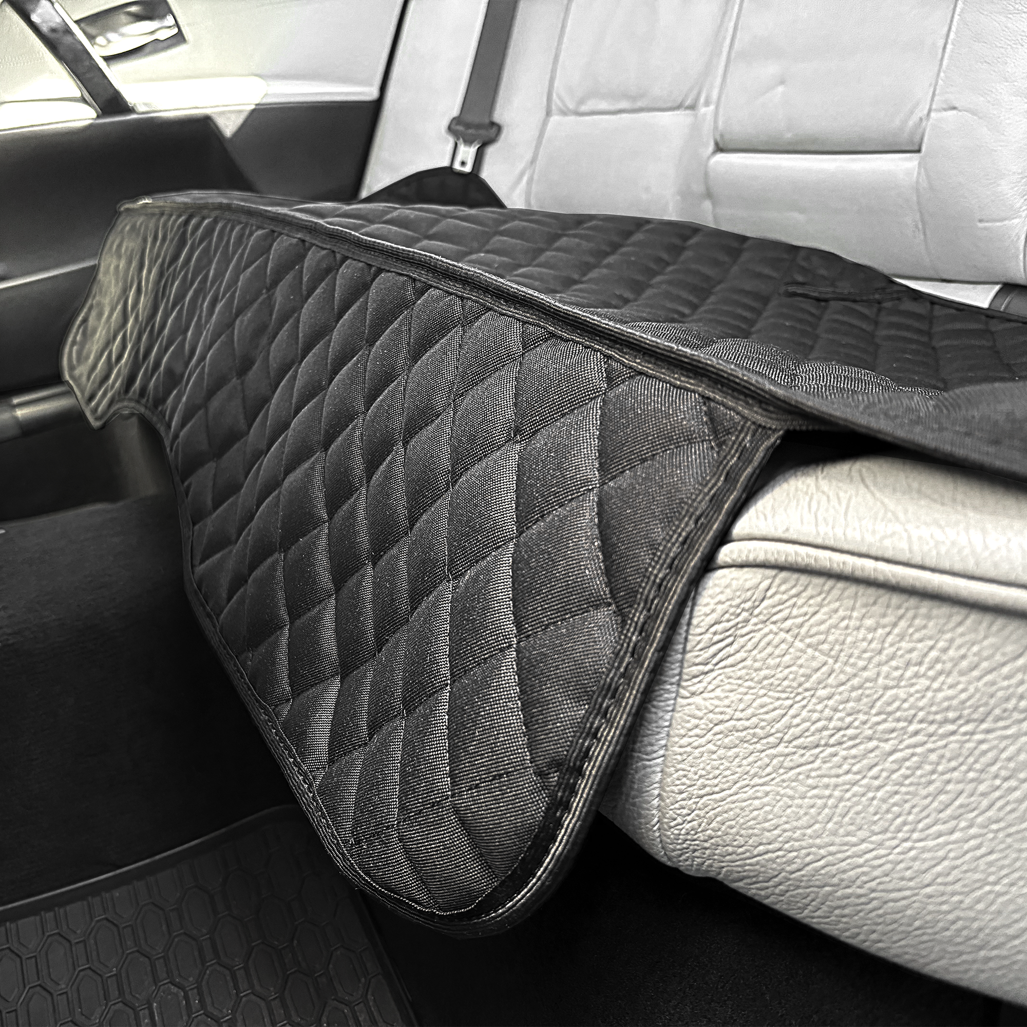 MATA OCHRONNA NA SIEDZISKO TYLNEJ KANAPY PIKOWANA POKROWIEC POD FOTELIK