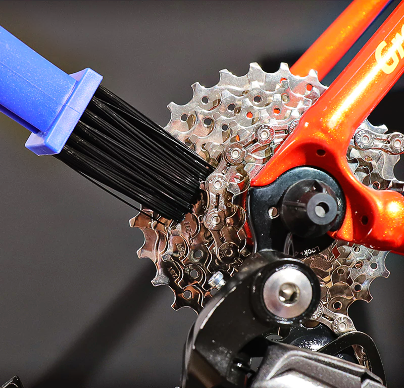 ZESTAW DO CZYSZCZENIA I SMAROWANIA ŁAŃCUCHA ROWEROWEGO MOTOCYKLOWEGO