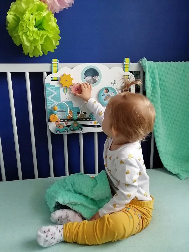 SENSORYCZNA TABLICA AKTYWNOŚCI DLA MALUCHA