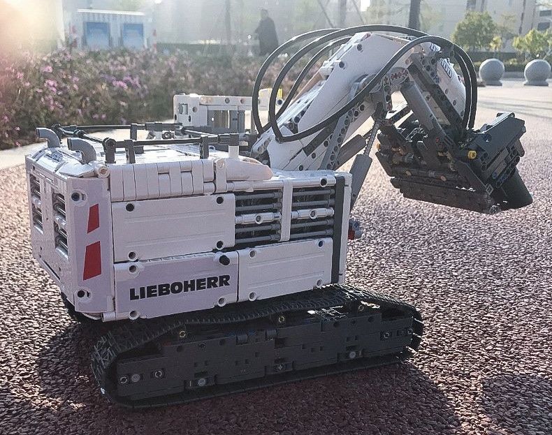 KLOCKI KOPARKA TECHNIC LIEBOHERR APLIKACJA 13130