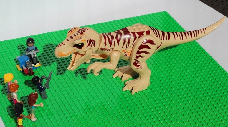 KLOCKI DINOZAUR T-REX DŹWIĘKI RUCHOMA FIGURKA