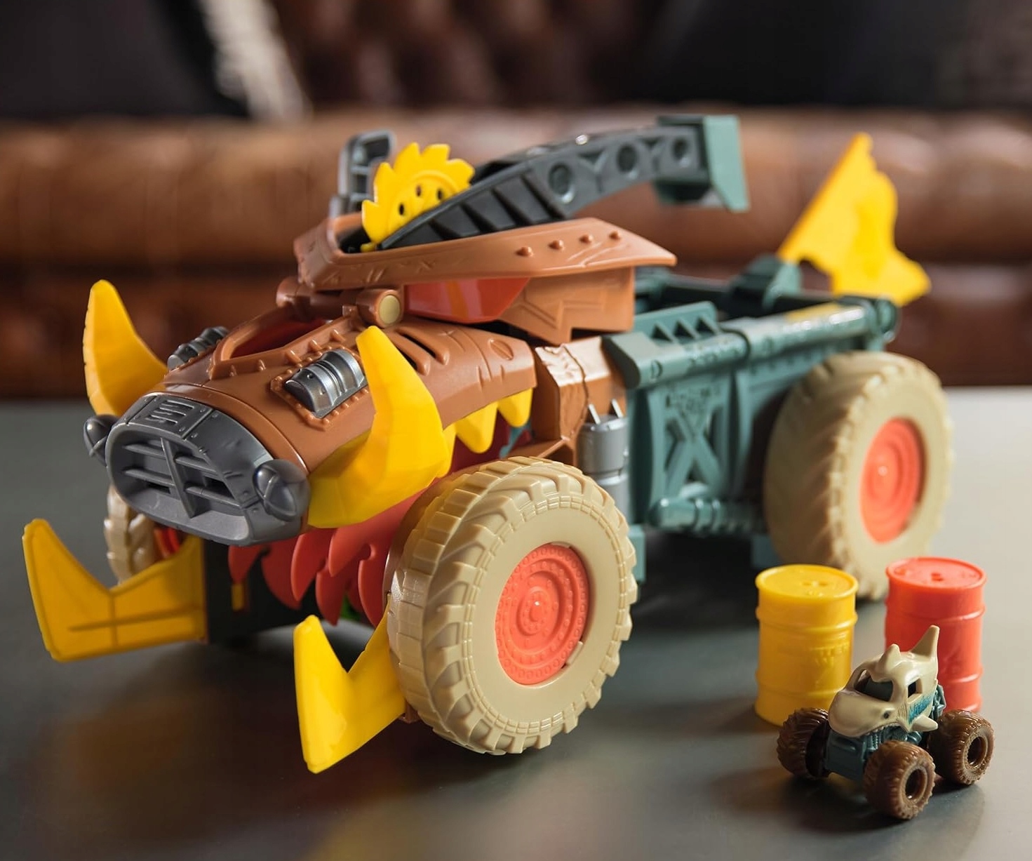 Monster Jam Mini Jams – Zestaw Megalodon Mad Hog Chomper z Akcesoriami