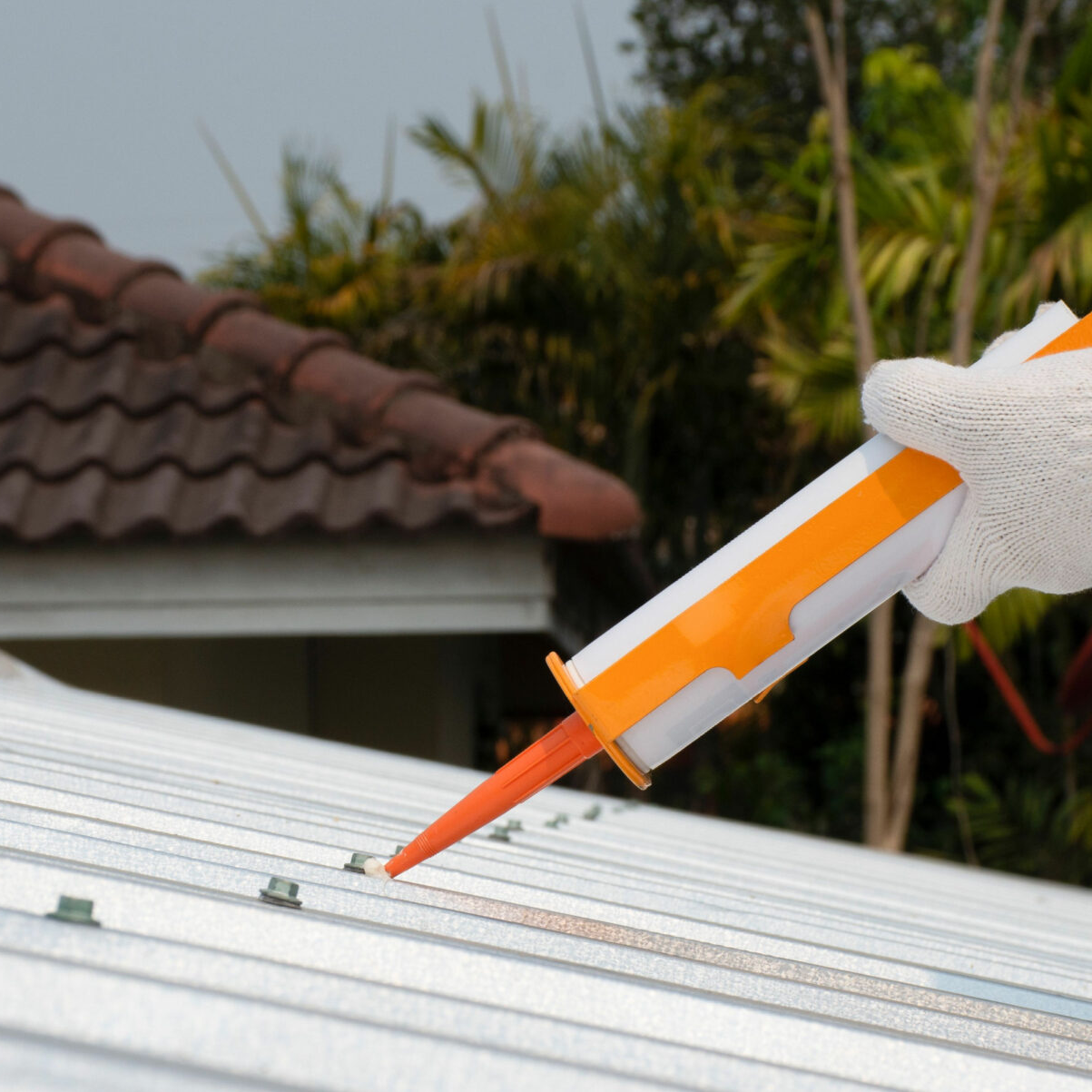 Uszczelniacz Dekarski Kauczukowy Tytan Do Dachów Bezbarwny 280ml