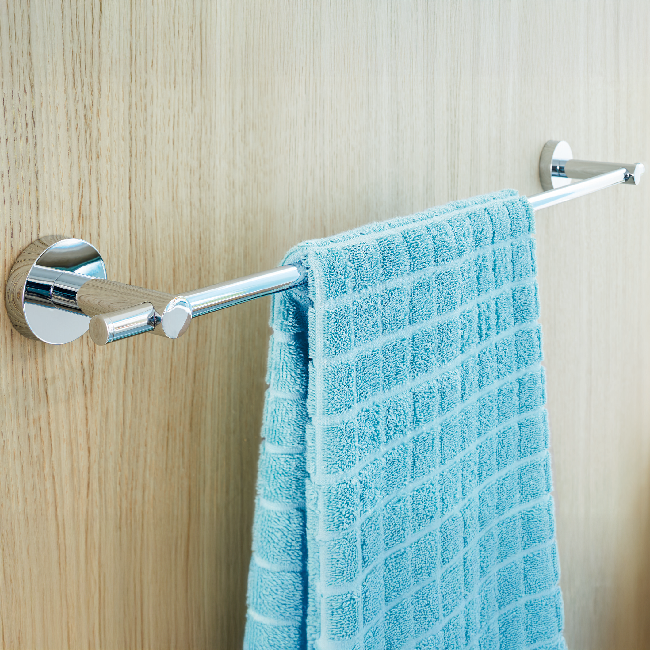 Reling Wieszak Na Ręczniki Tesa SMOOZ Do Łazienki Chromowany Metalowy