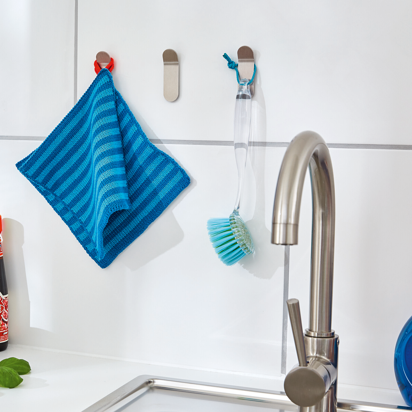 Haczyki Samoprzylepne Łazienkowe Tesa Powerstrips Do Wieszania 1kg 2 szt