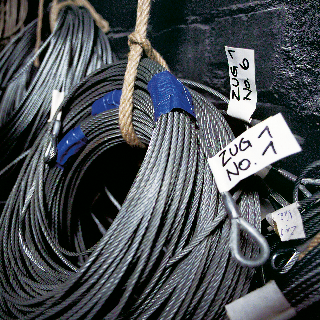 Taśma Naprawcza Uniwersalna Tesa Tkaninowa Wodoodporna 50mm x 25m Czerwona