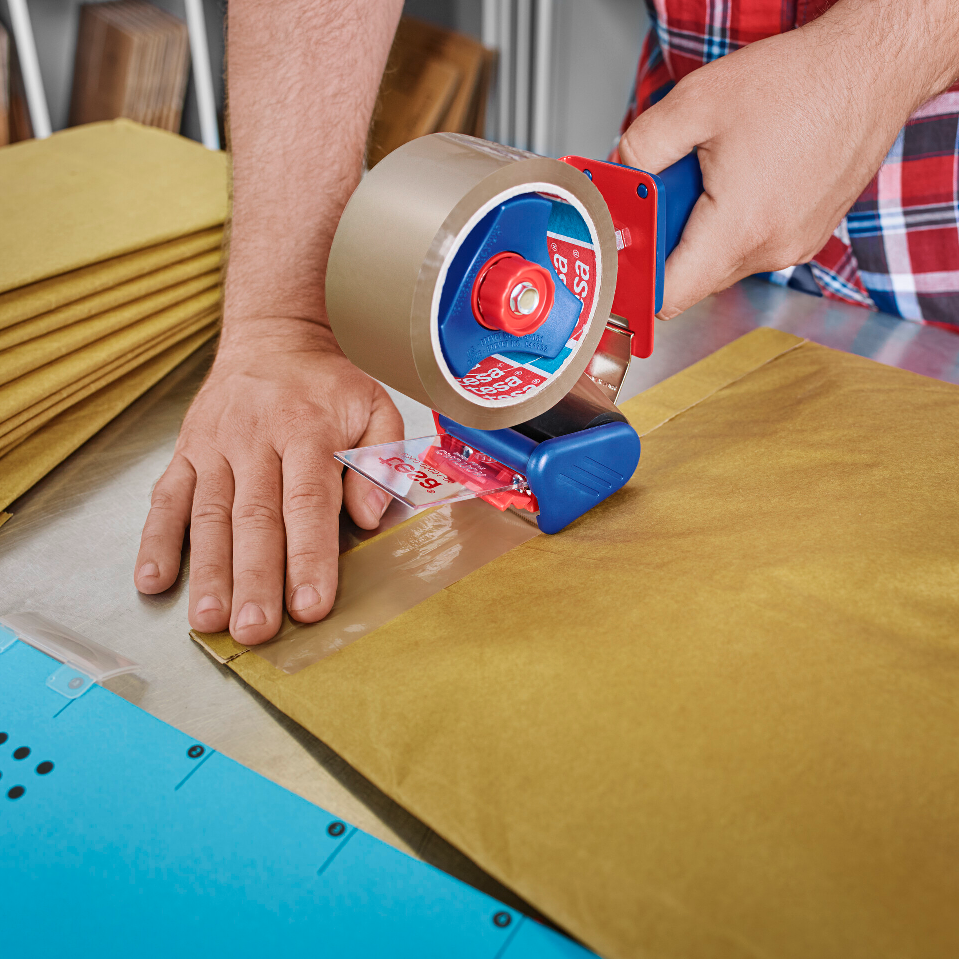 Taśma Klejąca Pakowa Mocna Tesa 66 m x 50mm Brązowa Akrylowa Do Pakowania