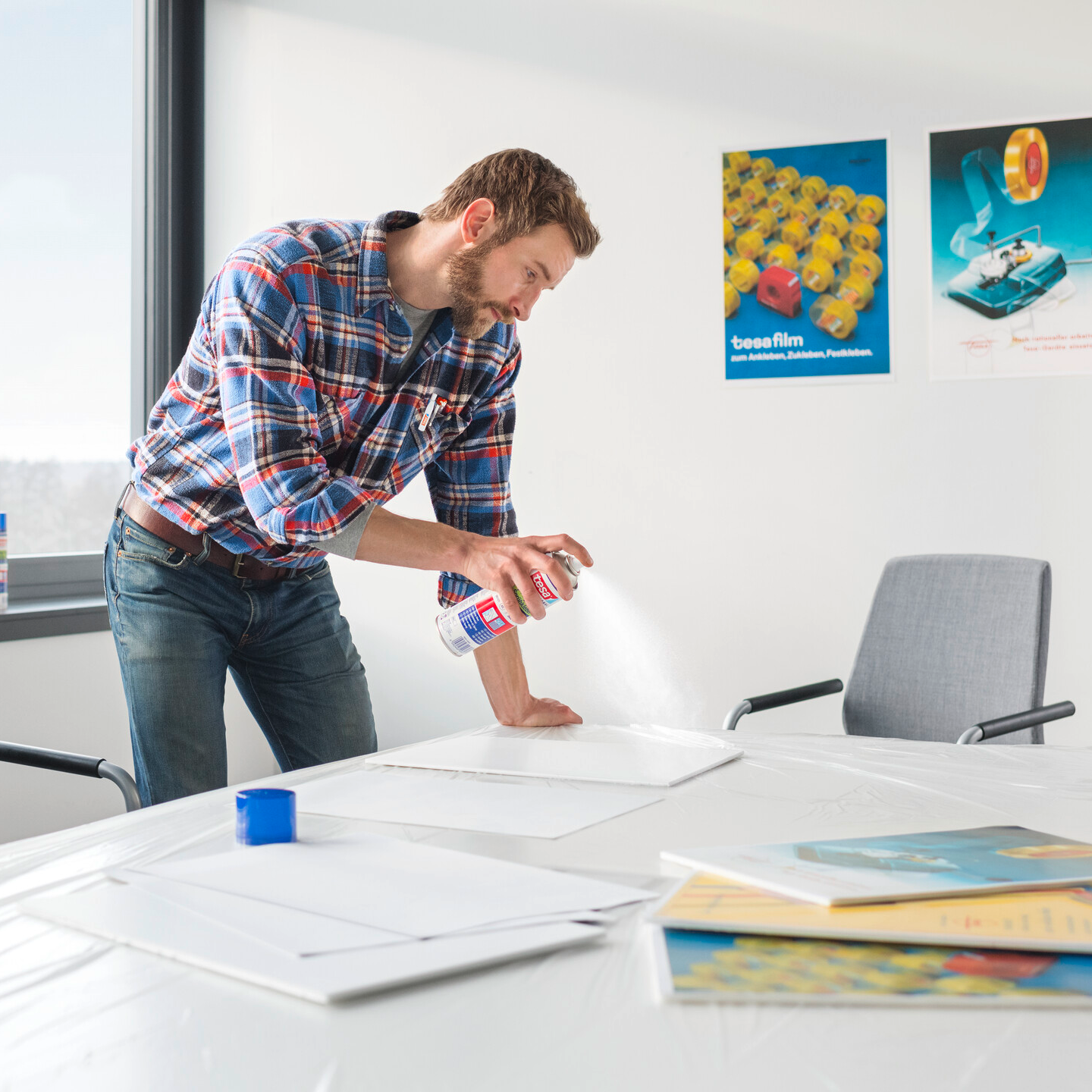 Klej W Sprayu Tapicerski Tesa Mocny Do Podsufitki Tapicerki Tkanin 500ml