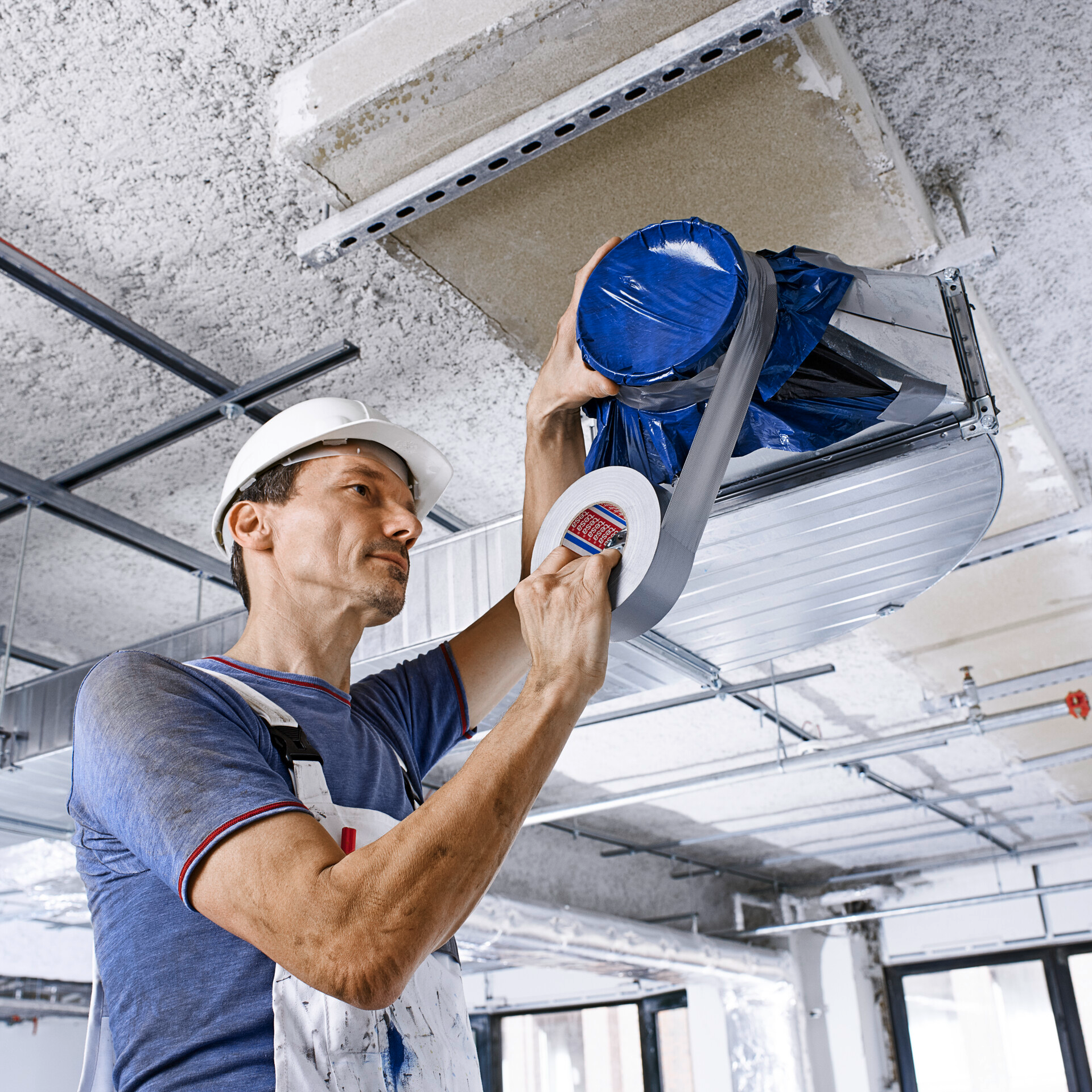 Taśma Naprawcza Uniwersalna Tesa Tkaninowa Wodoodporna 50mm x 25m Czerwona