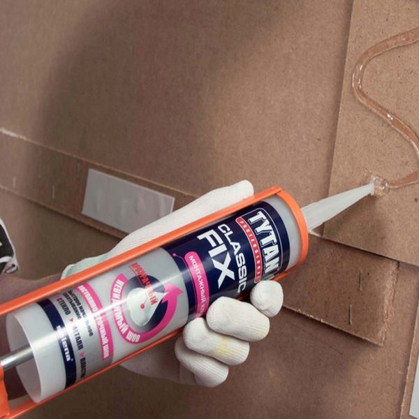 Klej Montażowy Uniwersalny Tytan Classic Fix Szybki Mocny Bezbarwny 290 ml