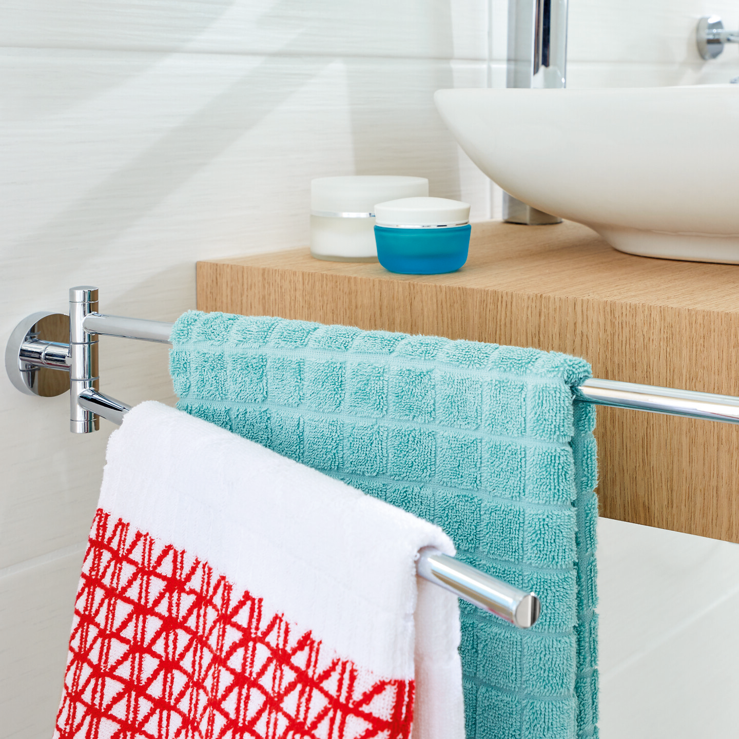 Wieszak Łazienkowy Na Ręcznik Samoprzylepny Tesa SMOOZ Ruchomy Metalowy