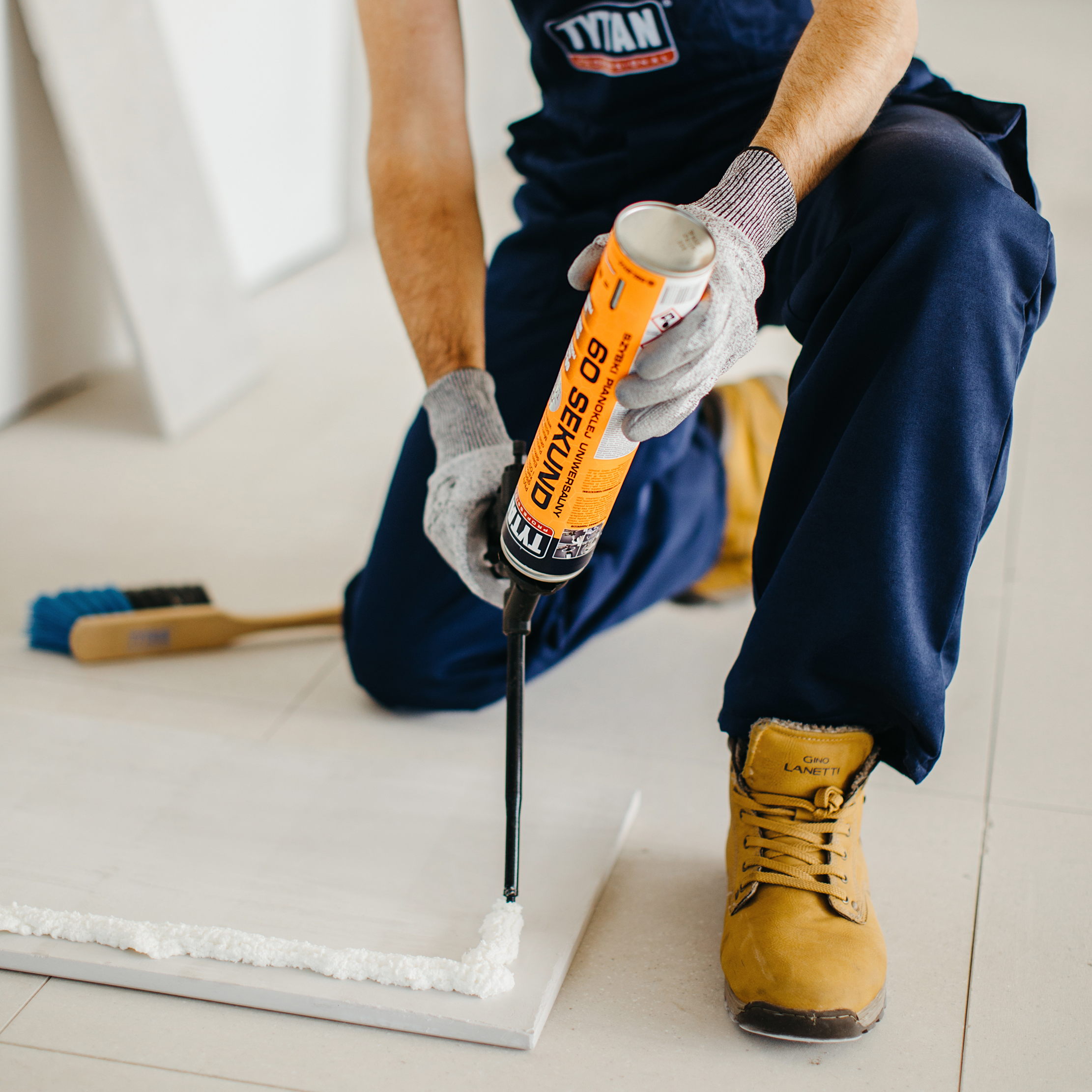 Klej Poliuretanowy Tytan 60 Sekund Pianoklej Uniwersalny Pistoletowy 750ml