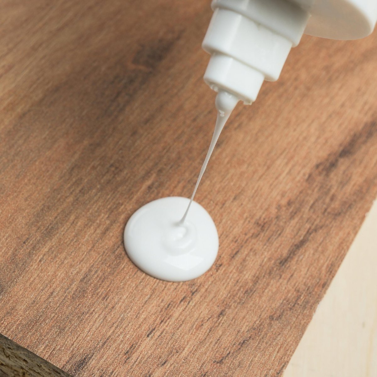 Klej Stolarski Vicol Do Drewna Papieru Tkanin Tektury Tytan Wikol 1 kg