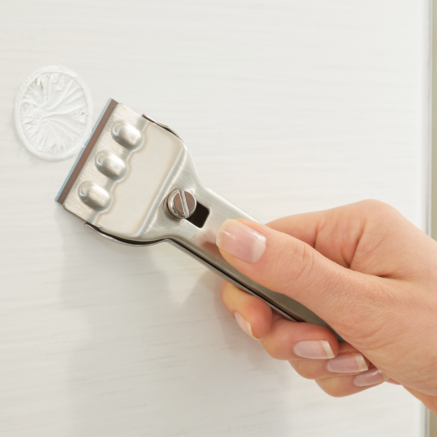 Mydelniczka Łazienkowa Samoprzylepna Wisząca Tesa SMOOZ Chromowana Metalowa