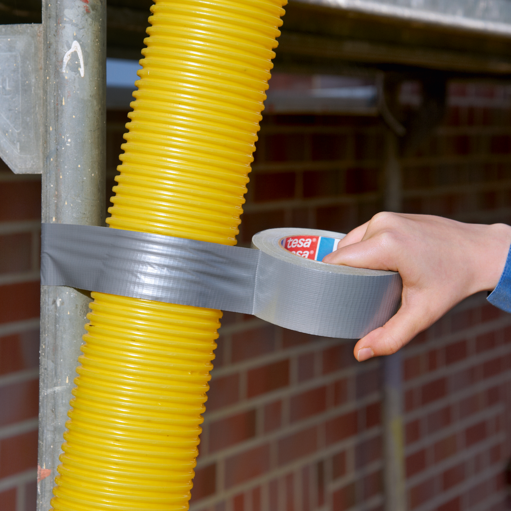 Taśma Naprawcza Duct Tape Tesa Mocna Uszczelniająca 50 mm x 50 m Szara