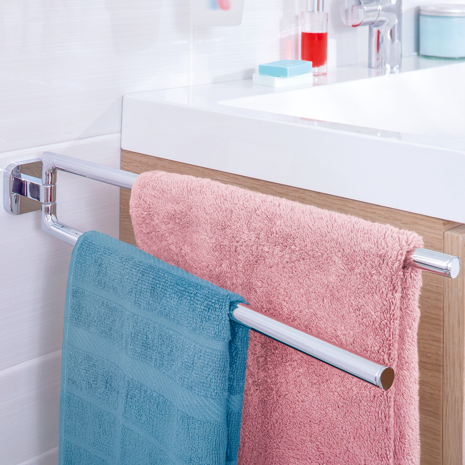 Wieszak Łazienkowy Na Ręcznik Samoprzylepny Tesa ELEGAANT Ruchomy Metalowy