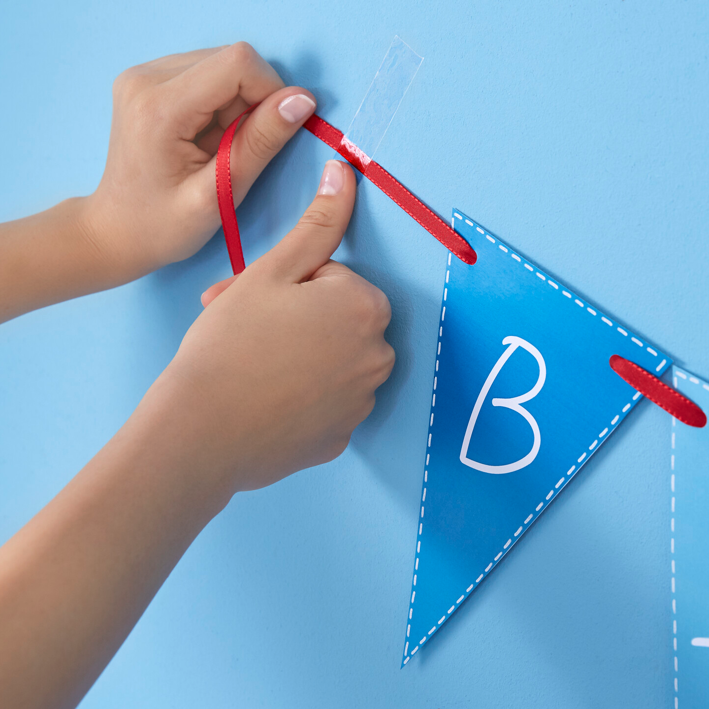 Taśma Klejąca Biurowa Samoprzylepna Tesa 33 m x 19 mm 8 szt Przezroczysta