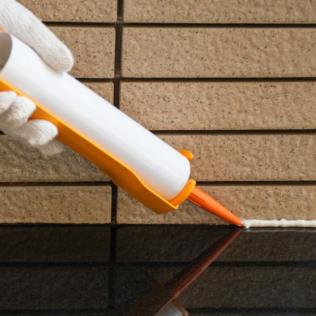 Silikon Uniwersalny Tytan Professional Elastyczny Bezbarwny 280 ml