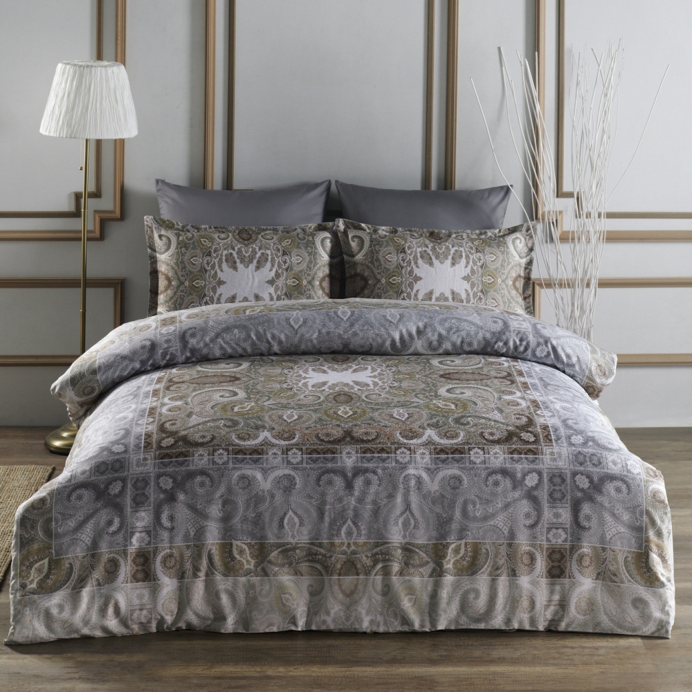 Komplet pościeli Darky 160x220 cm z dwiema poszewkami na poduszkę 50x70 cm i 70x70 cm z prześcieradłem - zdjęcie 1