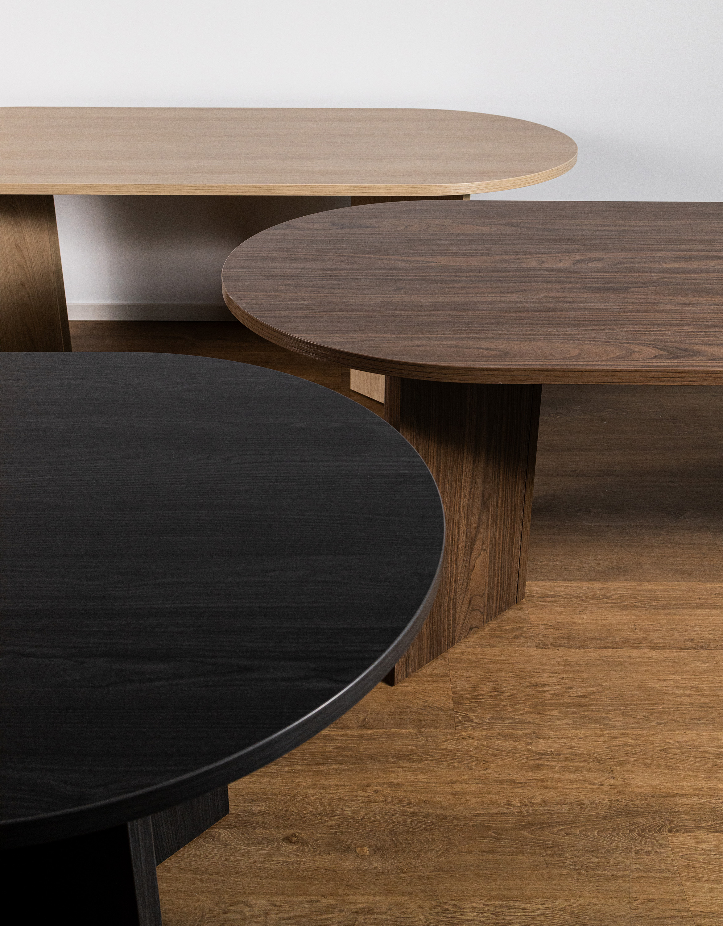 Table Ovo 204 cm Frêne Portland Noir