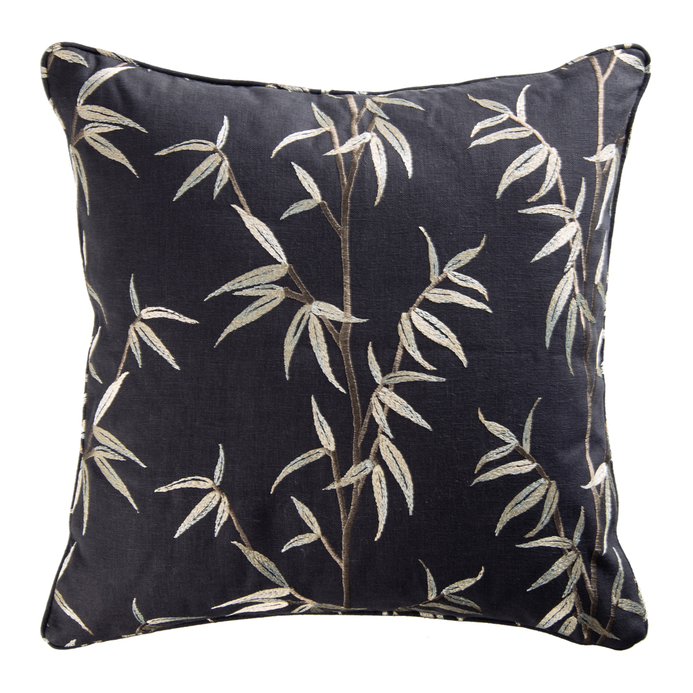 Poduszka dekoracyjna Rastaban 45x45 cm czarna z wzorem - zdjęcie 1