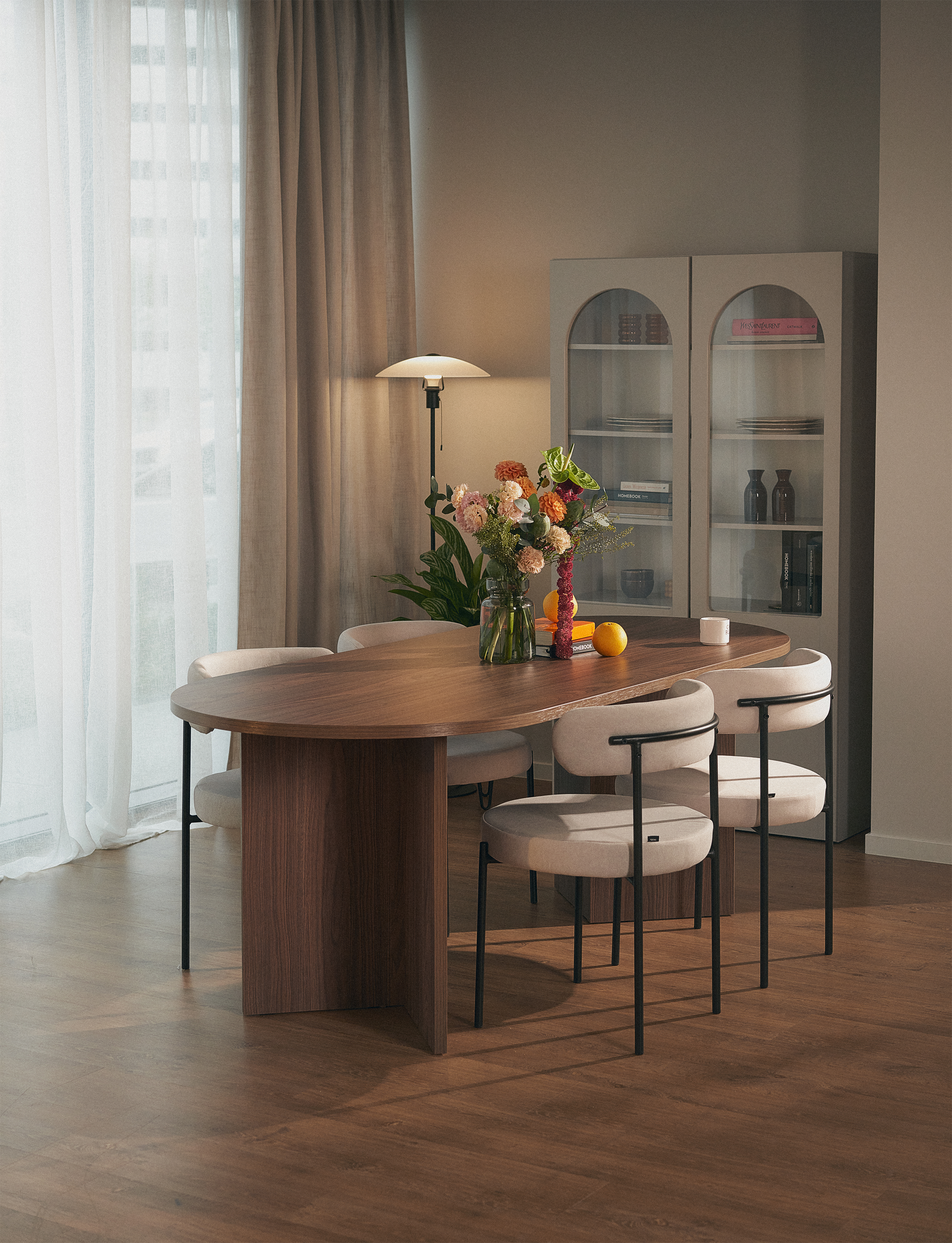 Selsey Table Ronde Hexa 110 cm Noix 4 Personnes Bureau